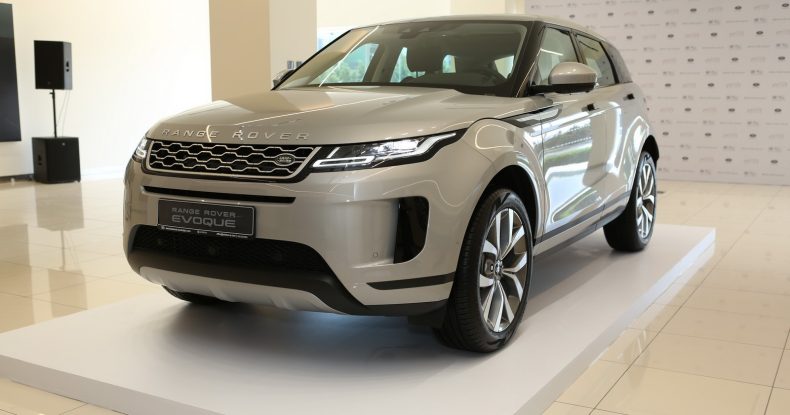 Yeni Range Rover Evoque avtomobilini təqdim edirik:  İstər şəhərdə, istərsə də şəhərdən kənarda lüks SUV